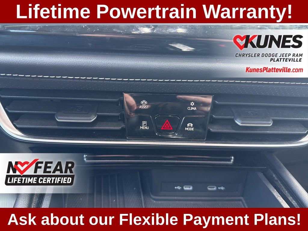 Used 2025 Volkswagen Atlas SE image 18