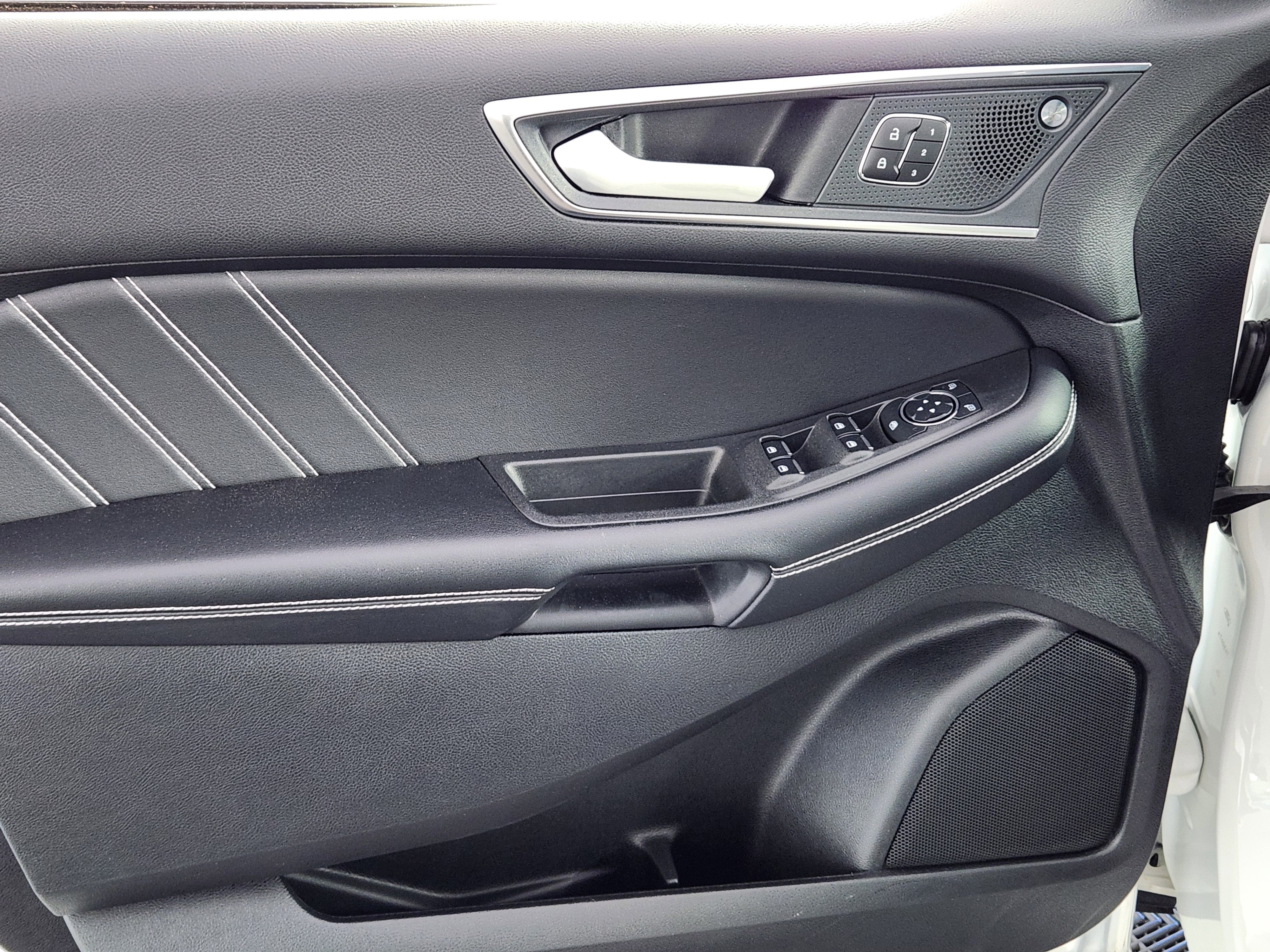 Used 2023 Ford Edge ST image 15