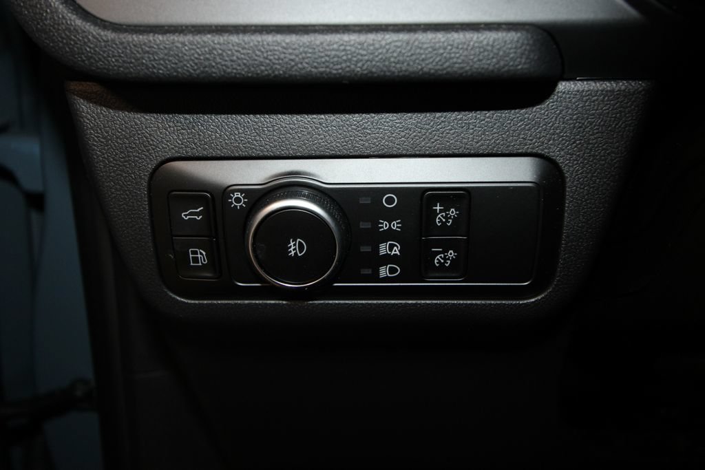 Used 2025 Ford Escape SE w/ PHEV Premium Package FWD image 10