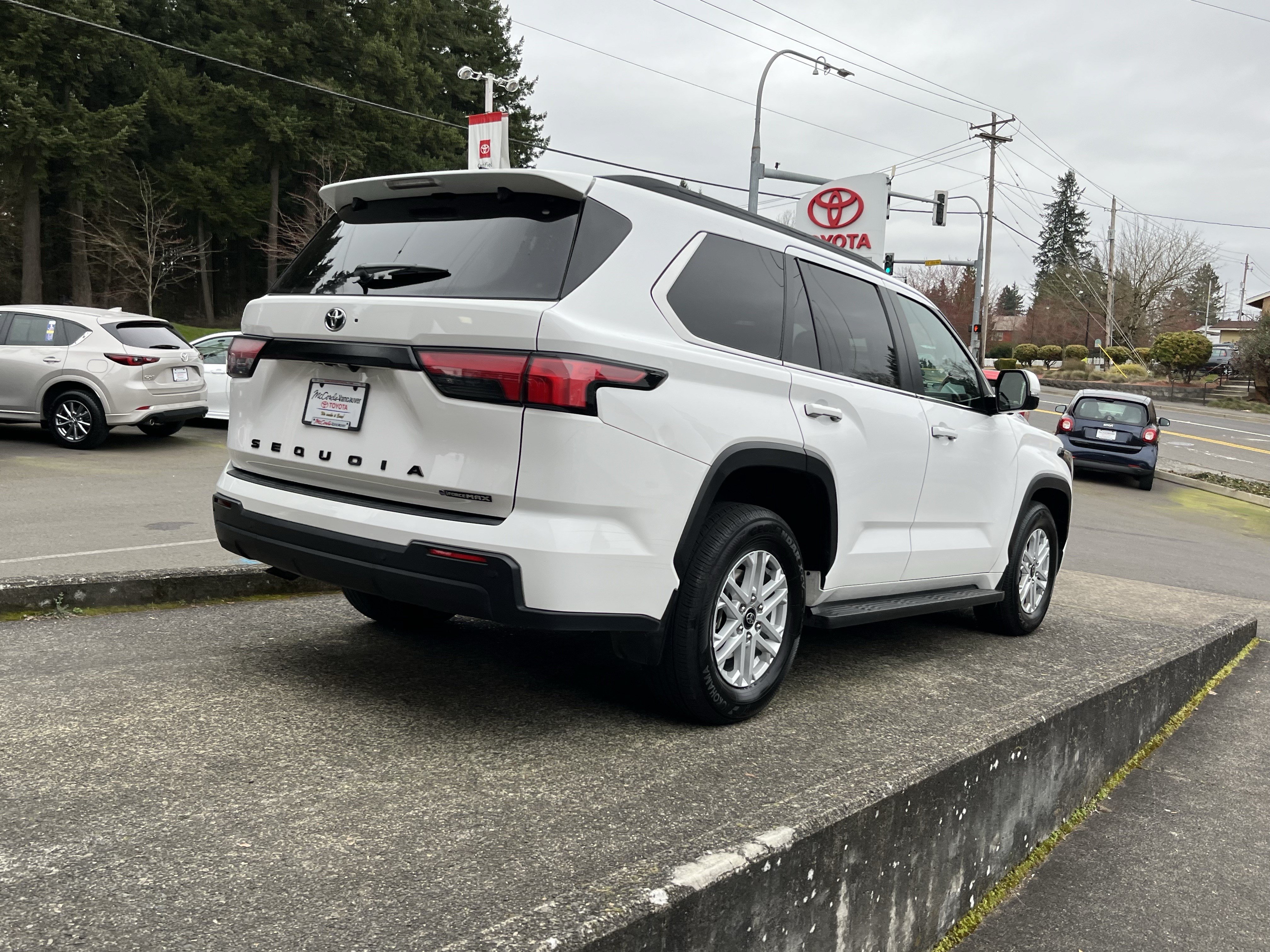 Certified 2025 Toyota Sequoia SR5 AWD/4WD image 9