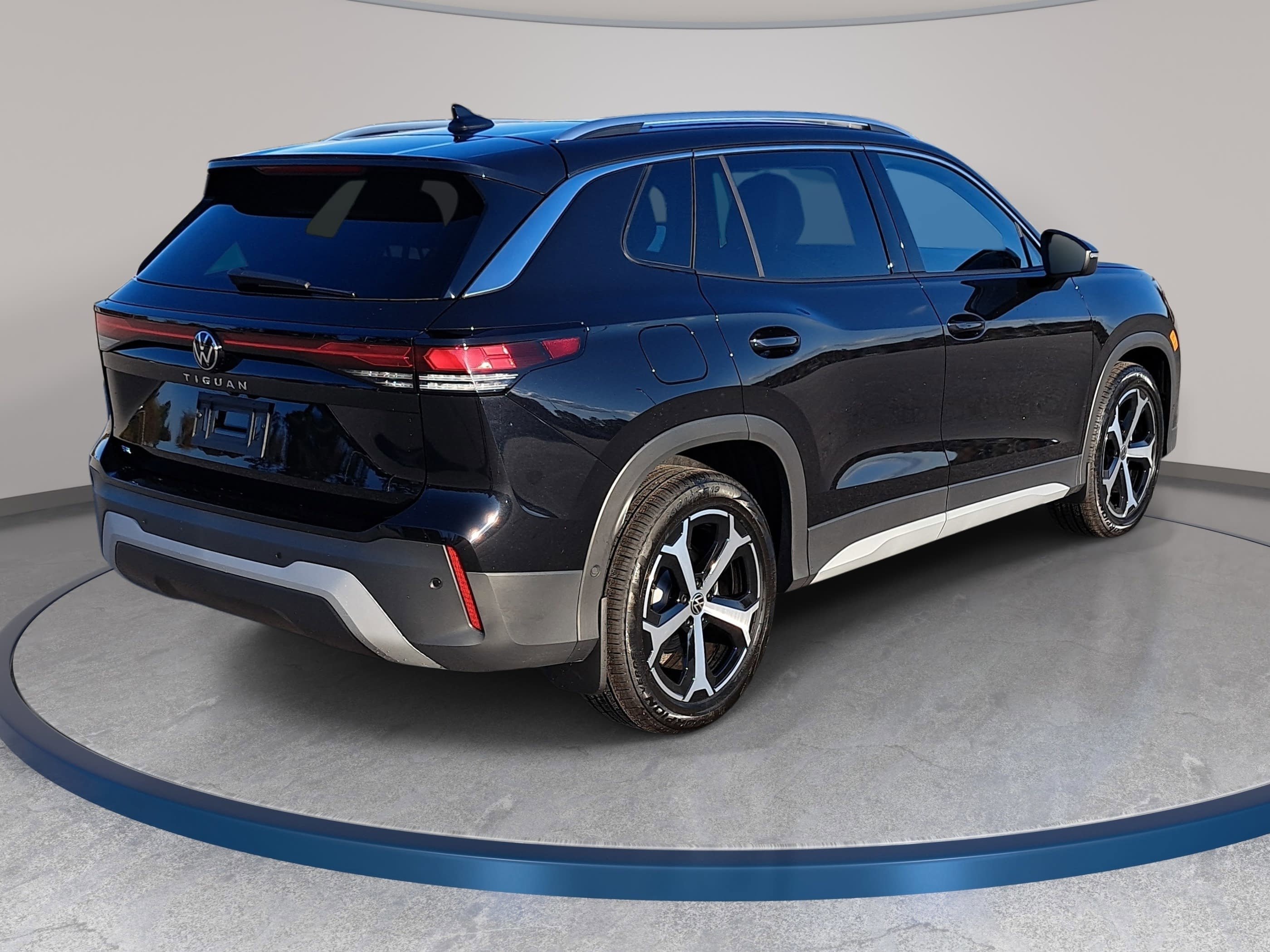 New 2026 Volkswagen Tiguan SE FWD image 5