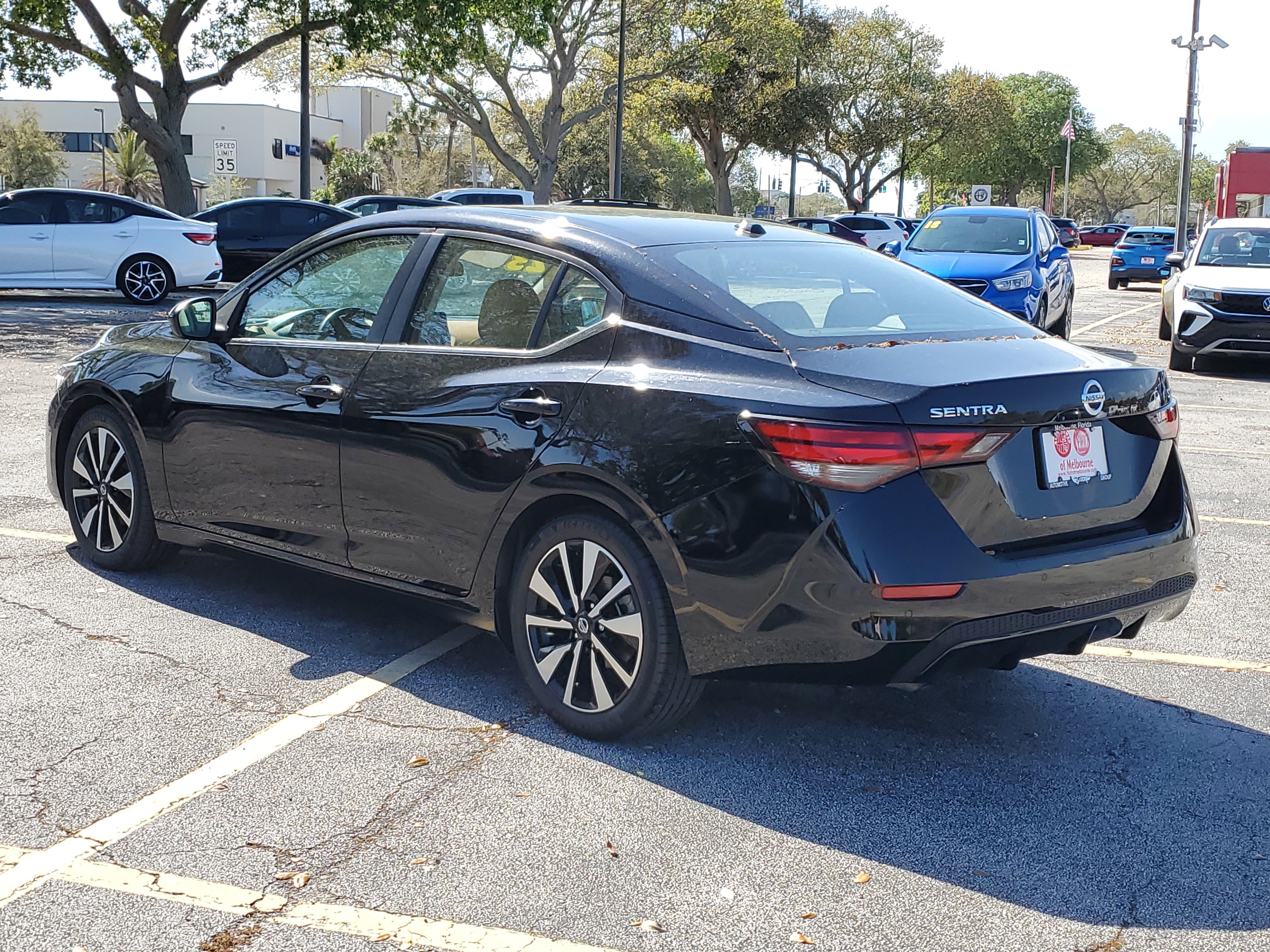 Used 2023 Nissan Sentra SV w/ SV Premium Package FWD image 3