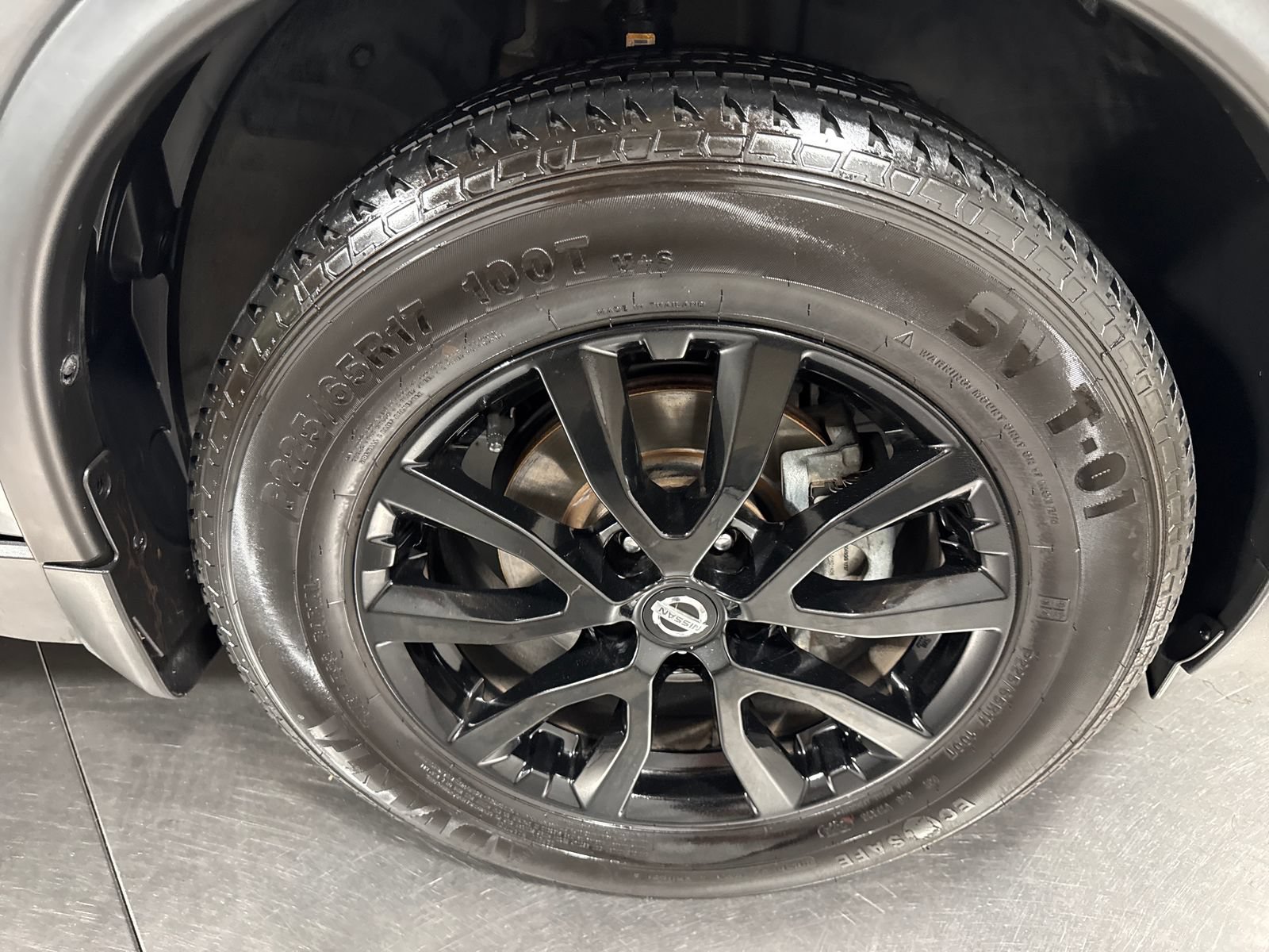 Used 2018 Nissan Rogue SV w/ Premium Package AWD/4WD image 14