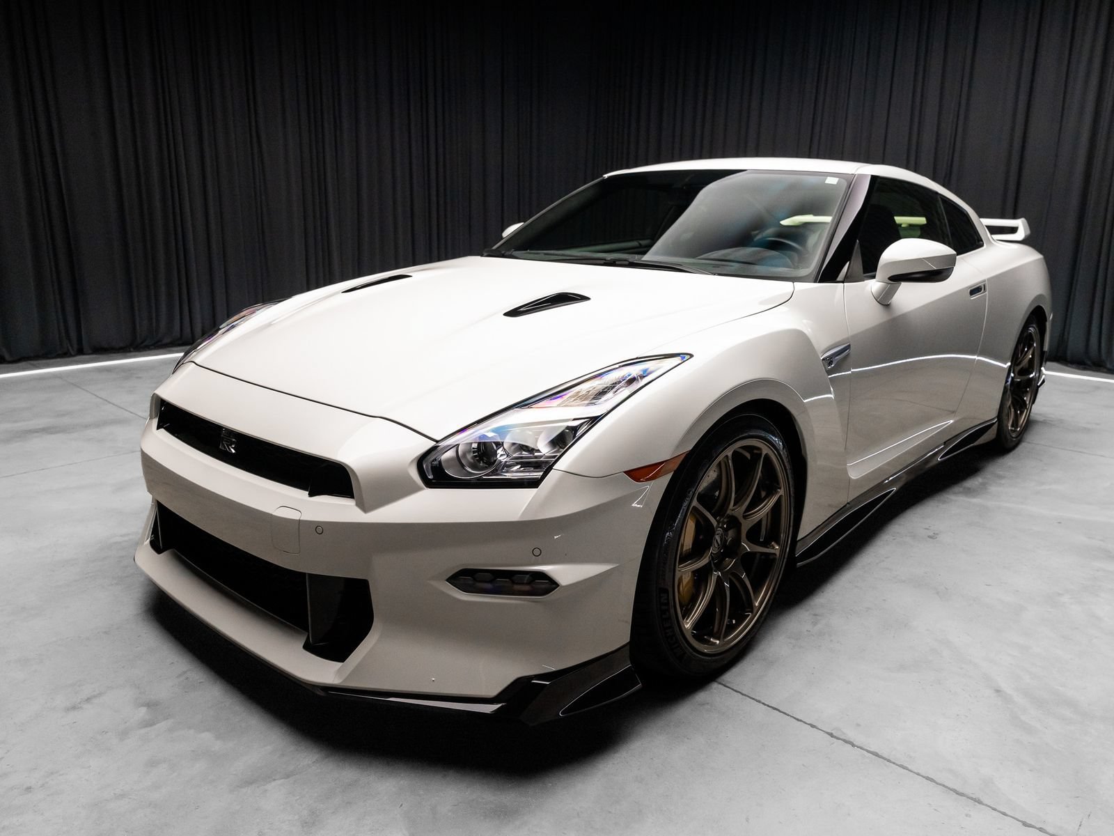 Used 2024 Nissan GT-R w/ Floor Mat Package AWD/4WD image 8