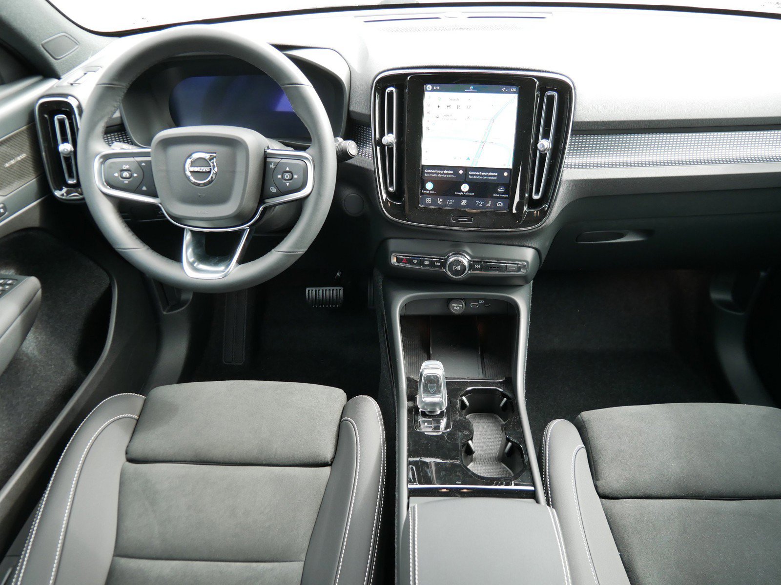 New 2026 Volvo EX40 Ultra AWD/4WD image 7