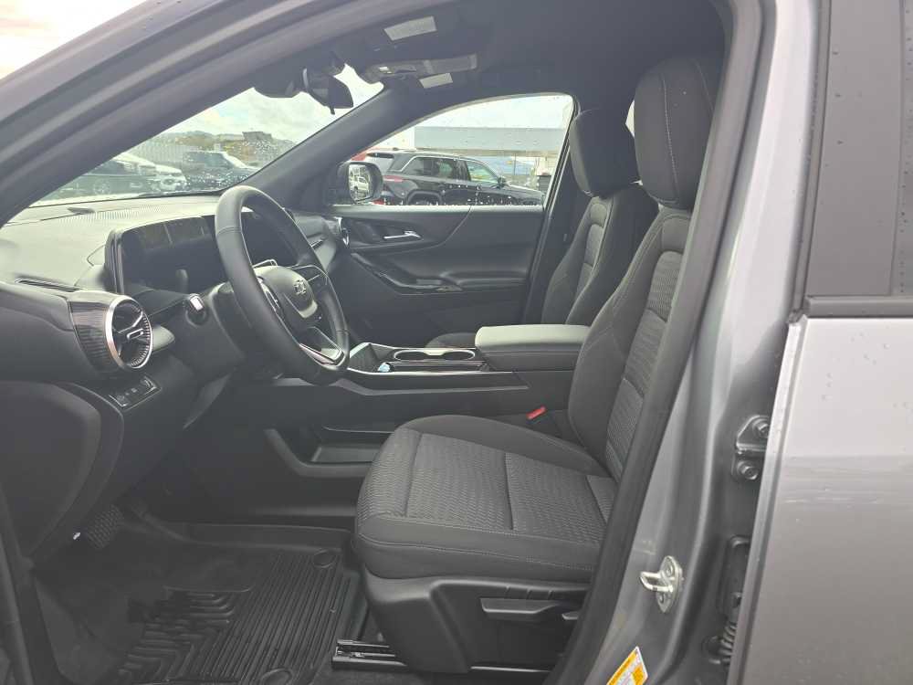 Used 2025 Chevrolet Equinox LT w/ Midnight Edition FWD image 9