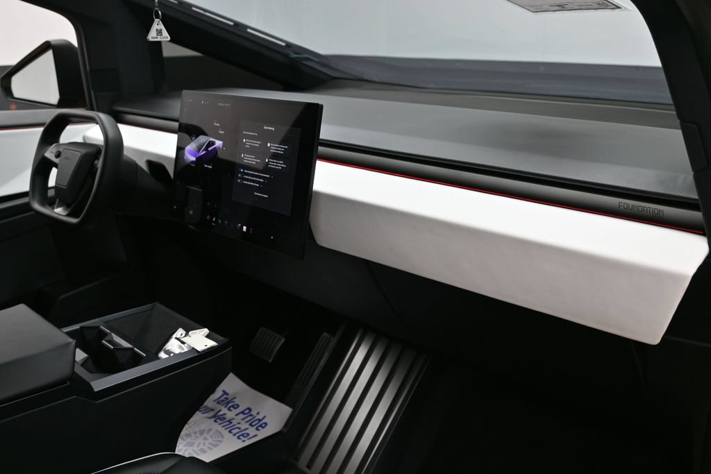 Used 2024 Tesla Cybertruck AWD Crew Cab image 39