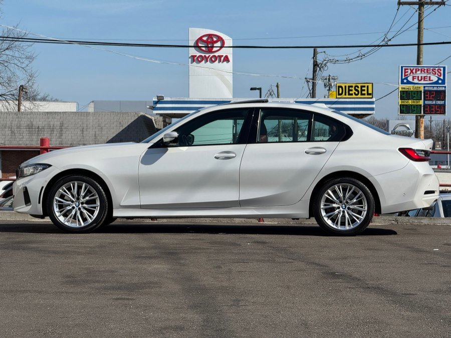 Used 2023 BMW 330i xDrive Sedan w/ Premium Package AWD/4WD image 8