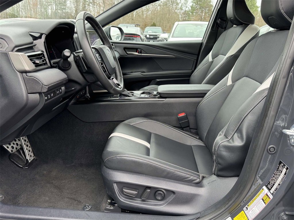 Used 2025 Toyota Camry SE image 20