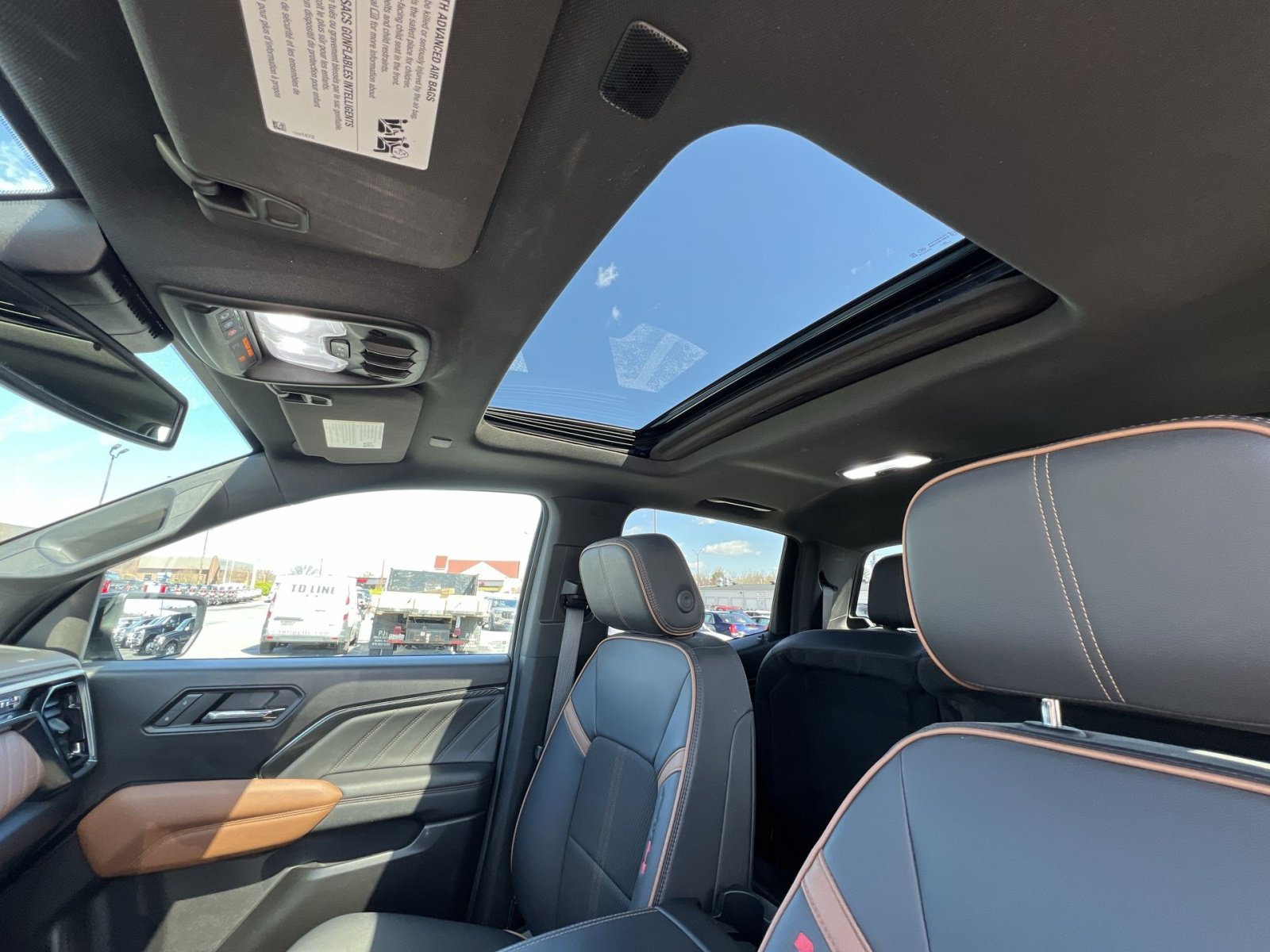 Used 2023 GMC Canyon AT4 image 24