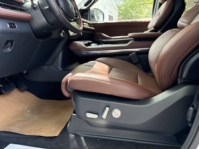 New 2027 Lincoln Navigator Reserve AWD/4WD image 12