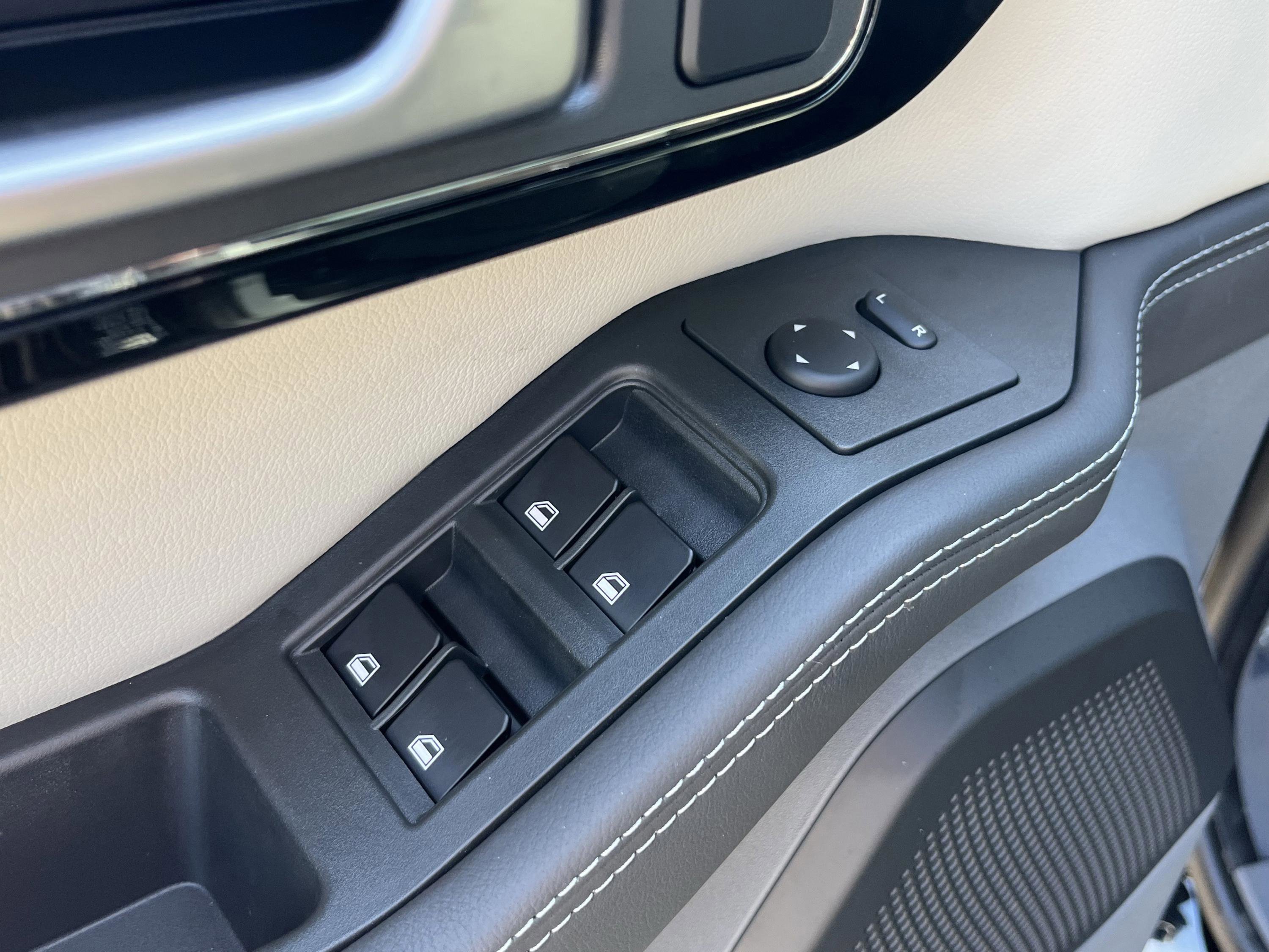 Used 2025 INEOS Grenadier Fieldmaster Edition image 10