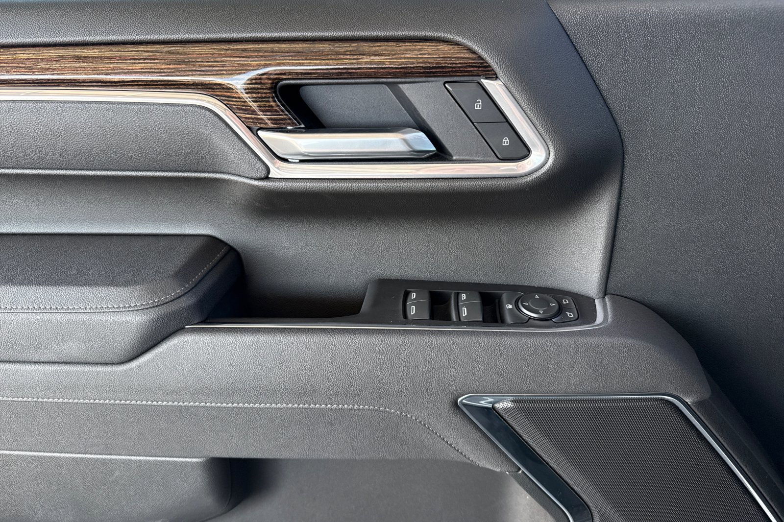 Used 2025 GMC Sierra 1500 Elevation image 12