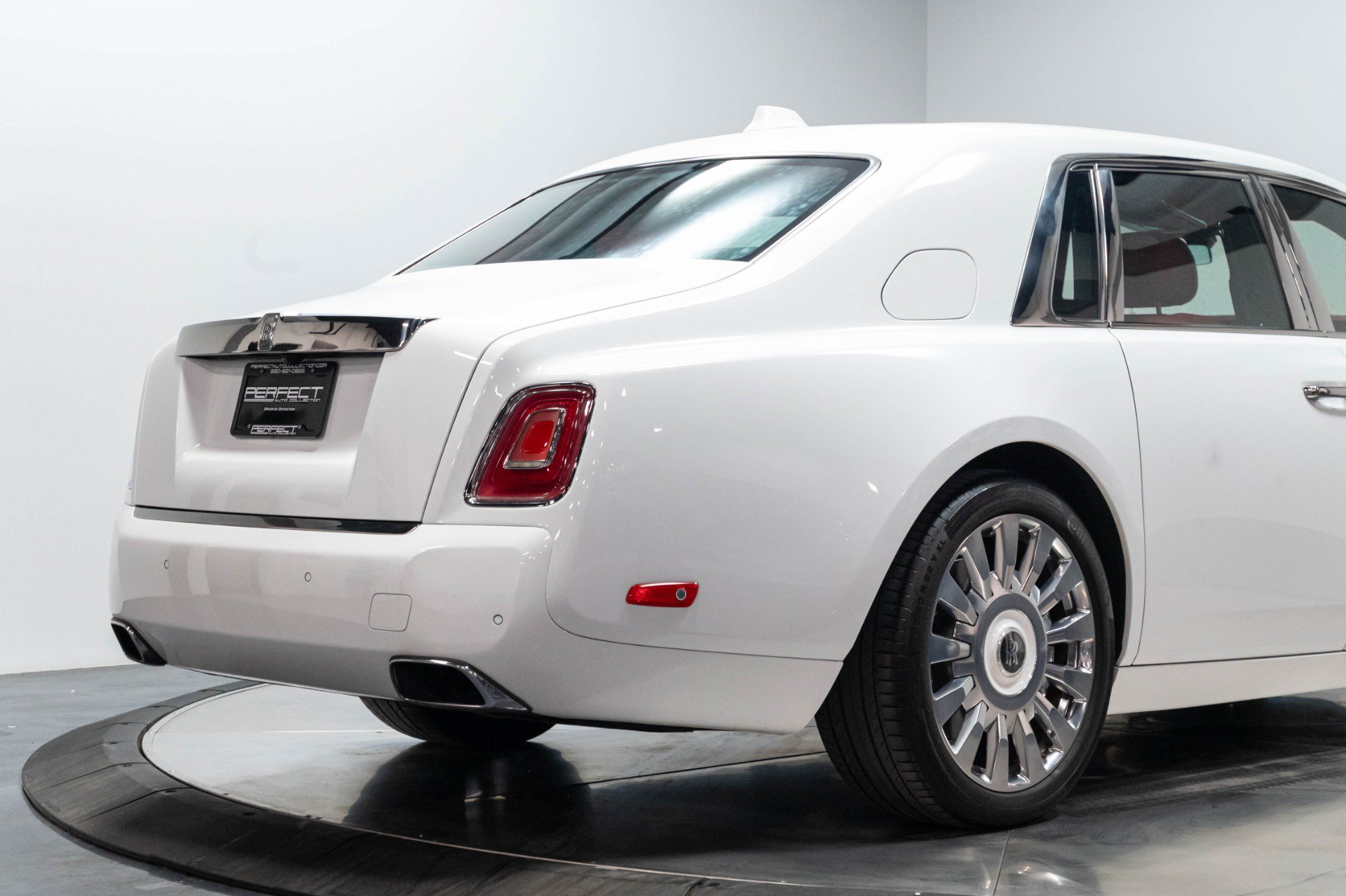 Used 2019 Rolls-Royce Phantom Sedan RWD image 42