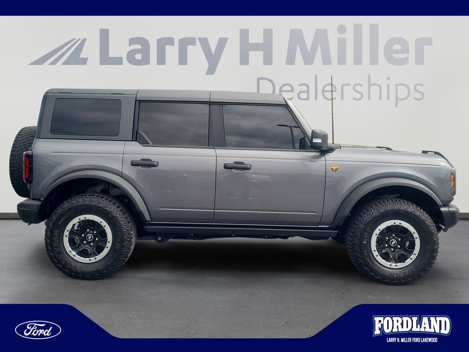 Used 2023 Ford Bronco Badlands w/ Sasquatch Package AWD/4WD image 6