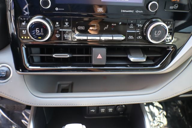 Used 2020 Toyota Highlander Limited FWD image 40