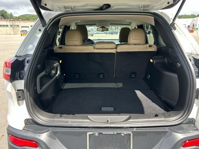 Used 2016 Jeep Cherokee Limited w/ Luxury Group AWD/4WD image 40