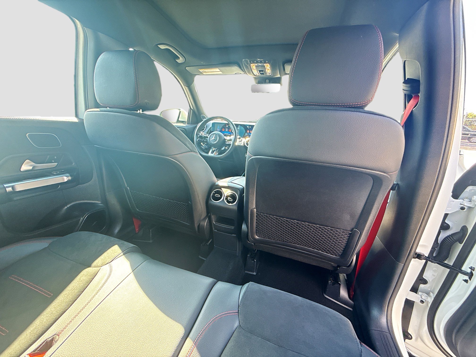 Used 2025 Mercedes-Benz GLB 35 AMG 4MATIC image 27