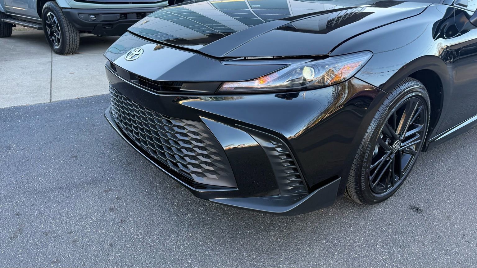 Used 2025 Toyota Camry SE image 12