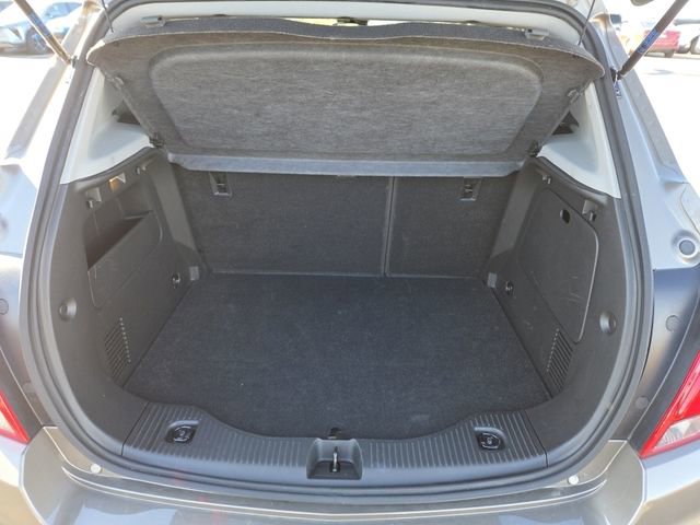 Used 2022 Chevrolet Trax LT w/ LT Convenience Package image 19