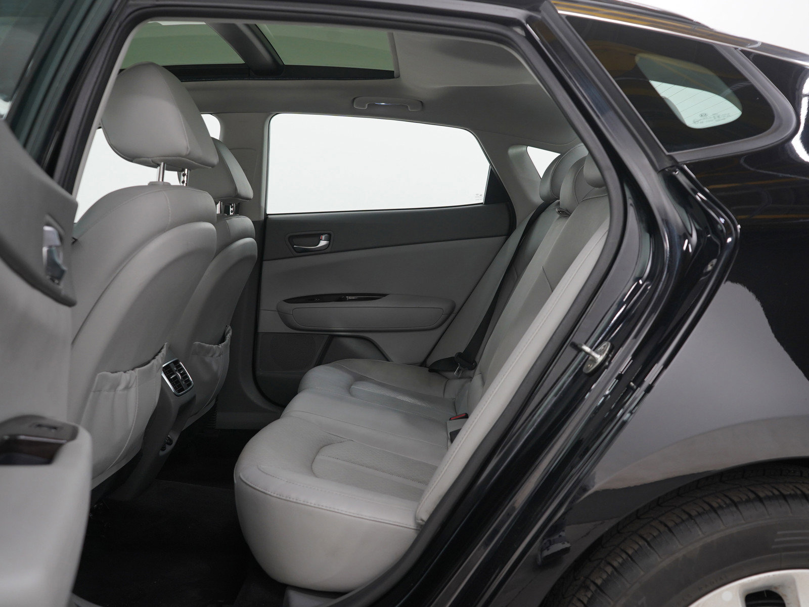 Used 2018 Kia Optima EX w/ Premium Package image 17