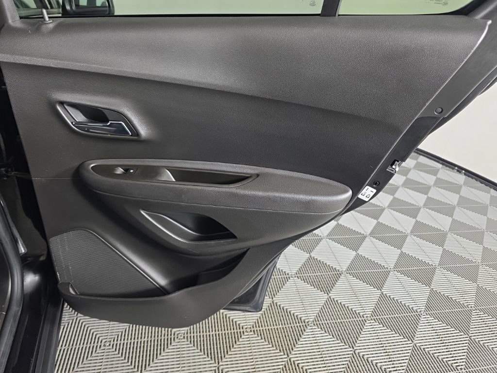 Used 2018 Chevrolet Trax Premier image 32