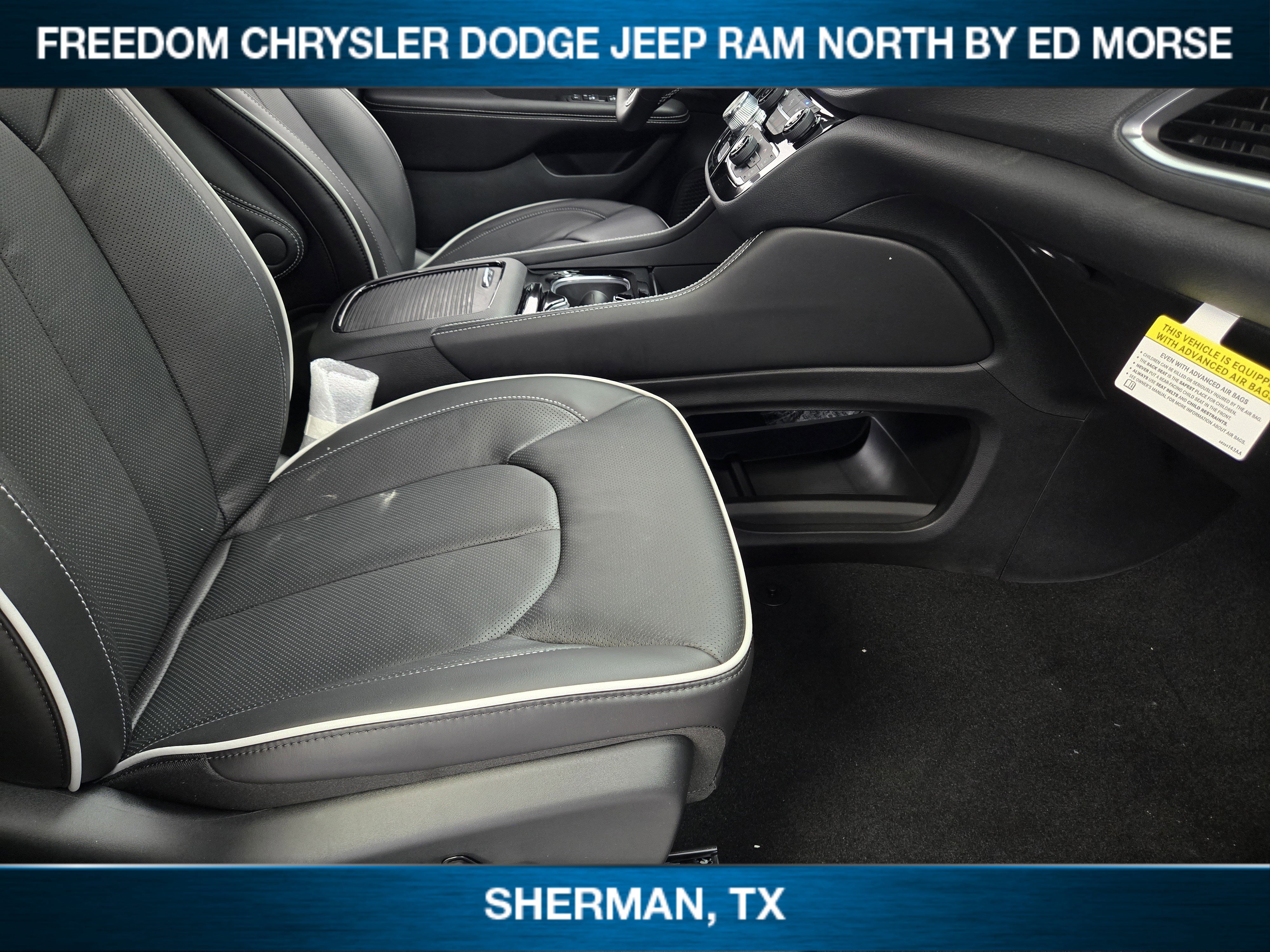 New 2026 Chrysler Pacifica Limited image 9