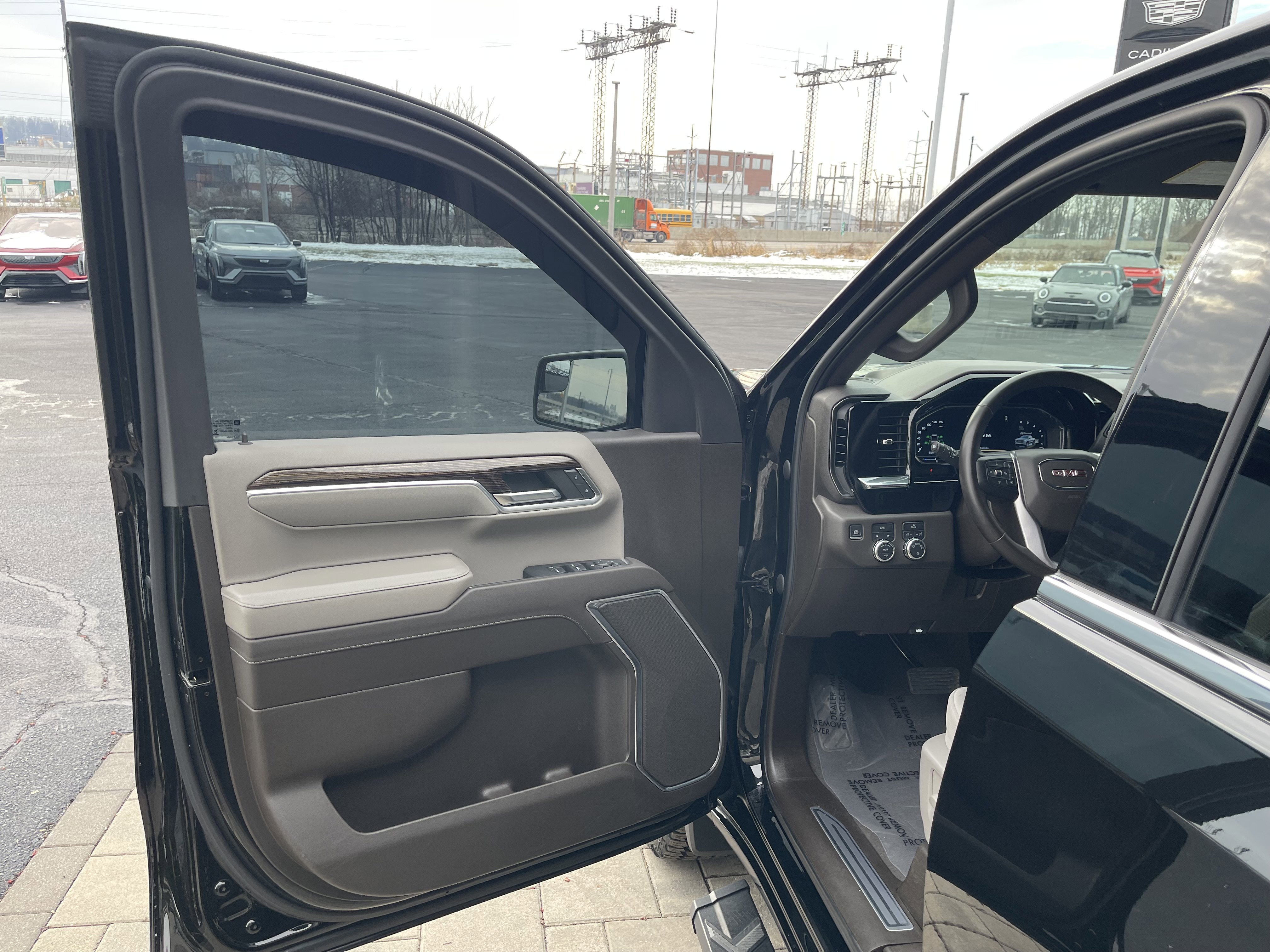 Used 2023 GMC Sierra 1500 SLE image 12