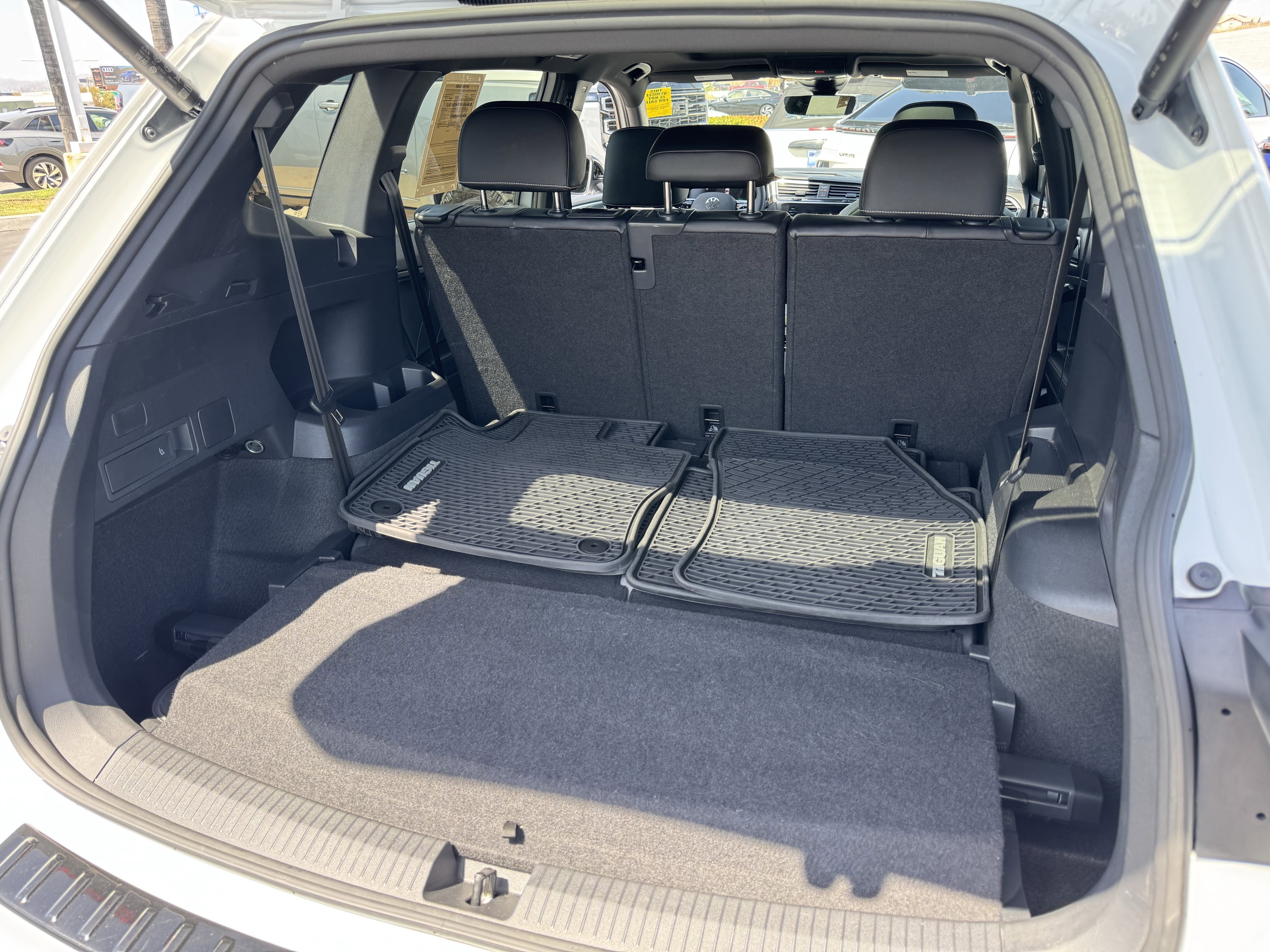 Used 2024 Volkswagen Tiguan SE R-Line FWD image 38