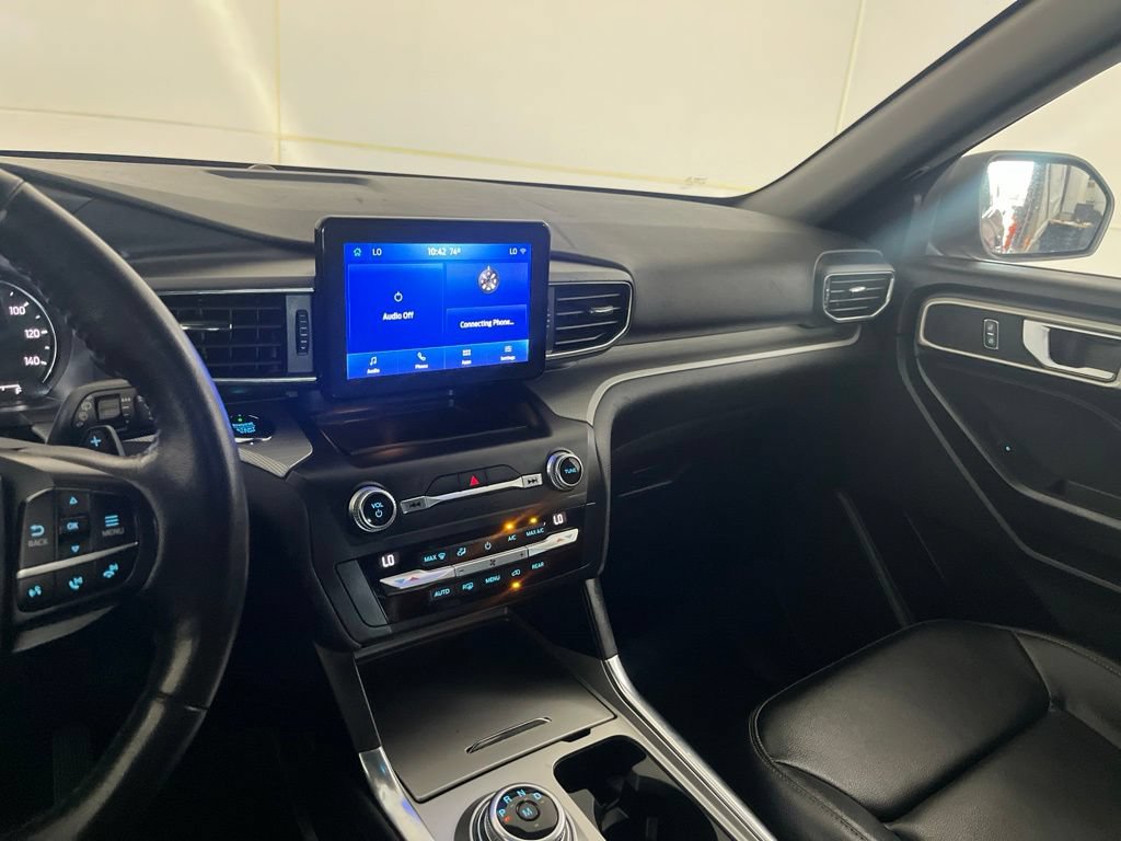 Used 2020 Ford Explorer XLT w/ Equipment Group 202A AWD/4WD image 35