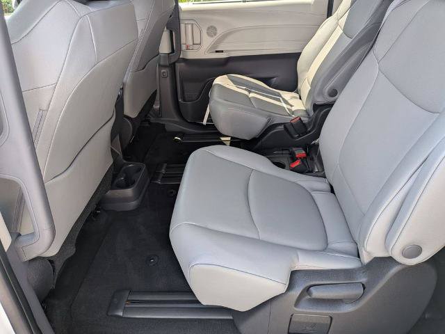 Used 2023 Toyota Sienna XLE FWD image 26