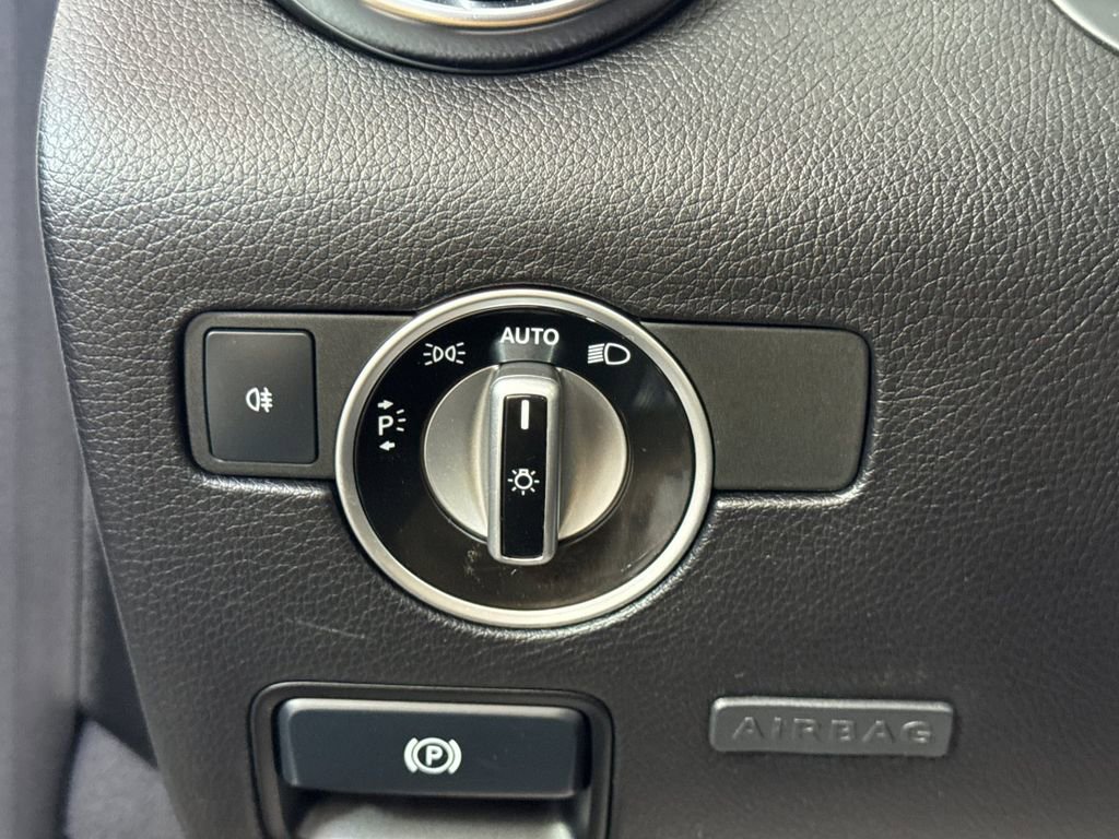 Used 2014 Mercedes-Benz SLK 250 image 16