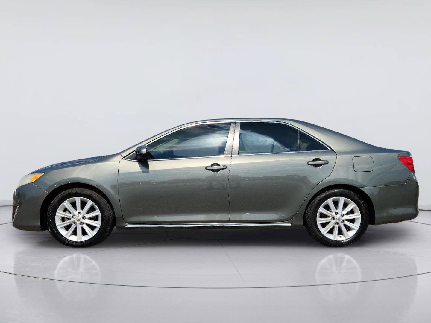 Used 2012 Toyota Camry XLE FWD image 4