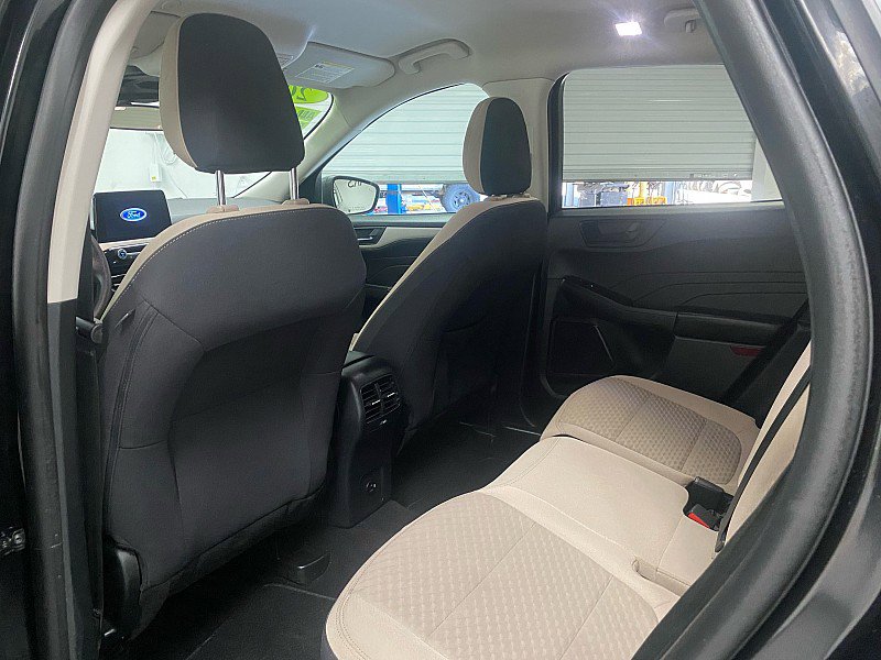 Used 2022 Ford Escape SE image 18