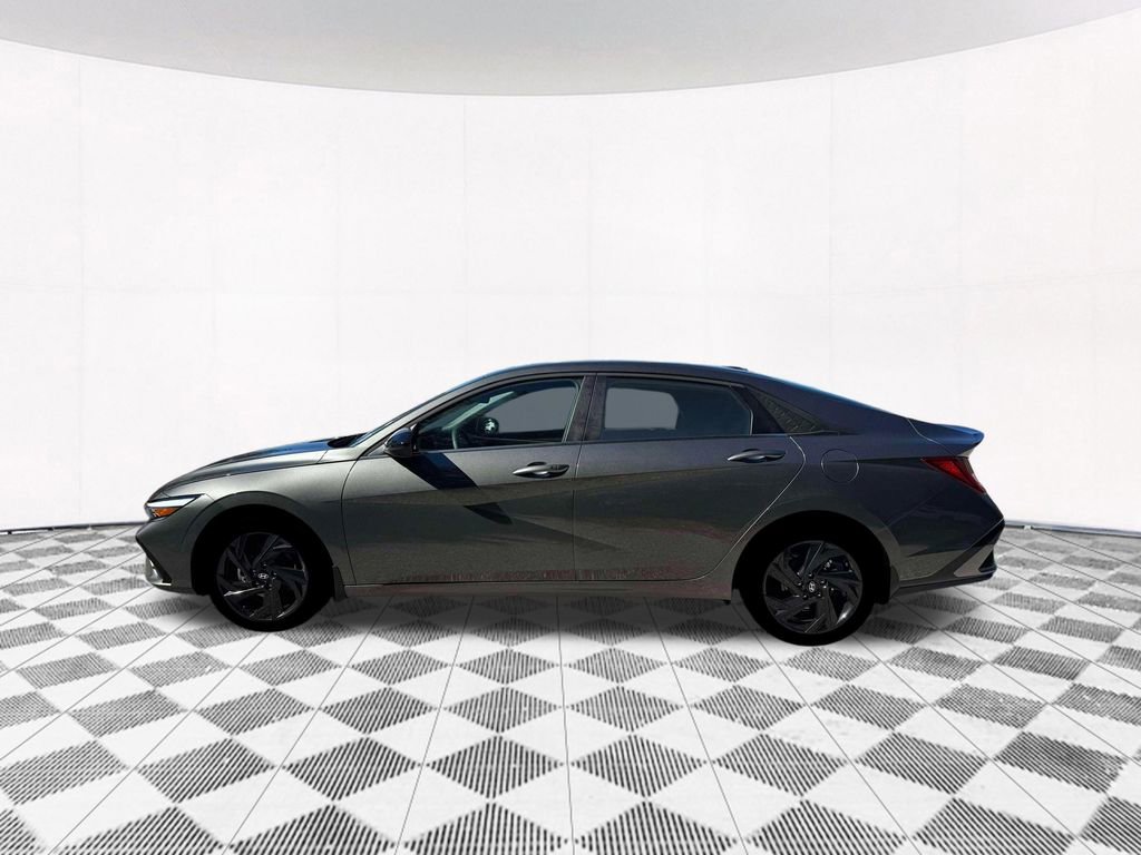 New 2026 Hyundai Elantra SEL Sport image 3