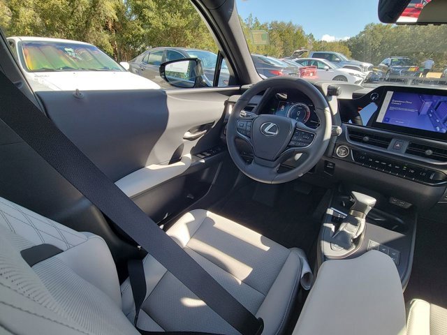 Used 2023 Lexus UX 250h FWD w/ Premium Package image 7