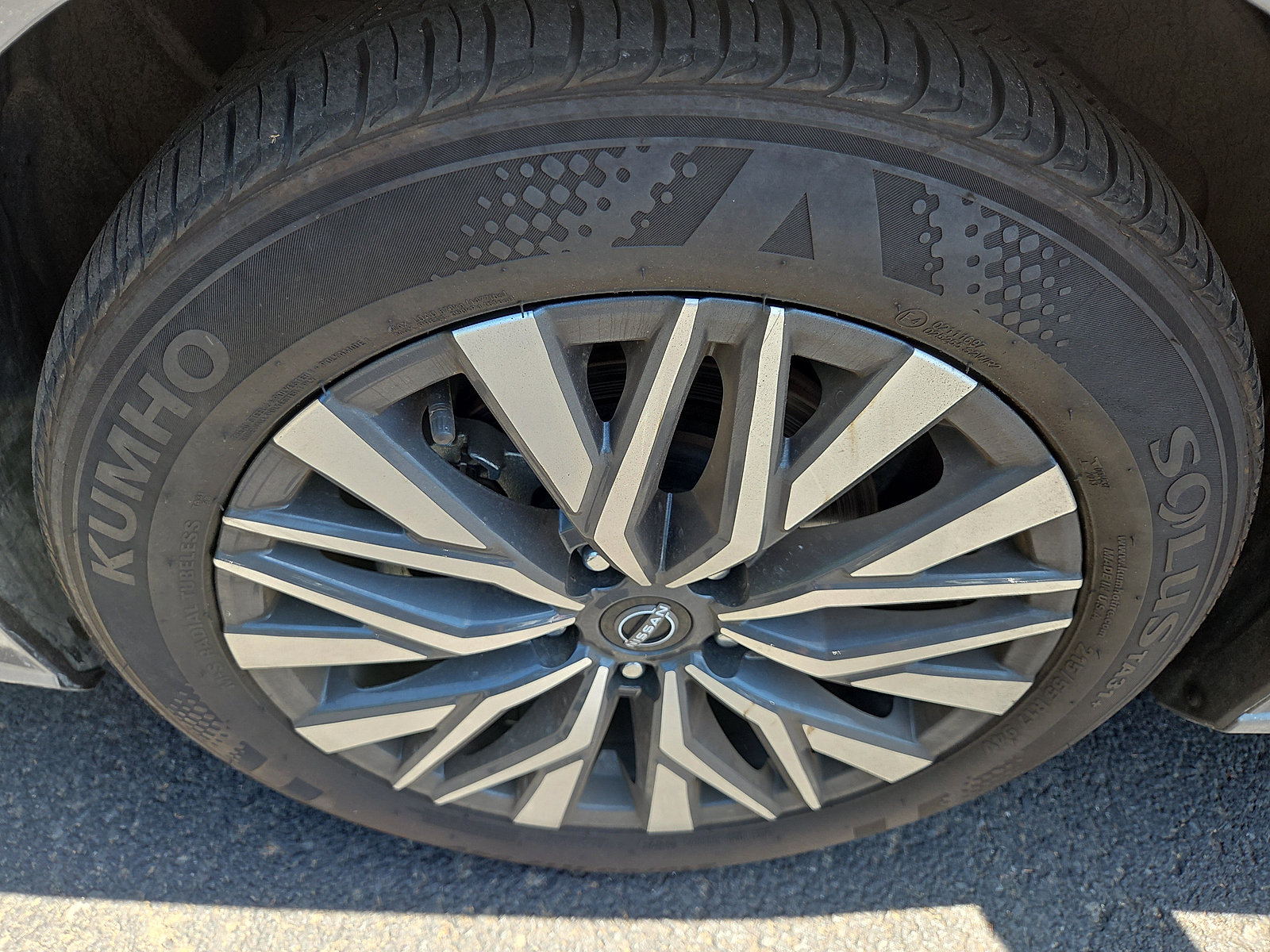 Used 2025 Nissan Altima 2.5 SV FWD image 12