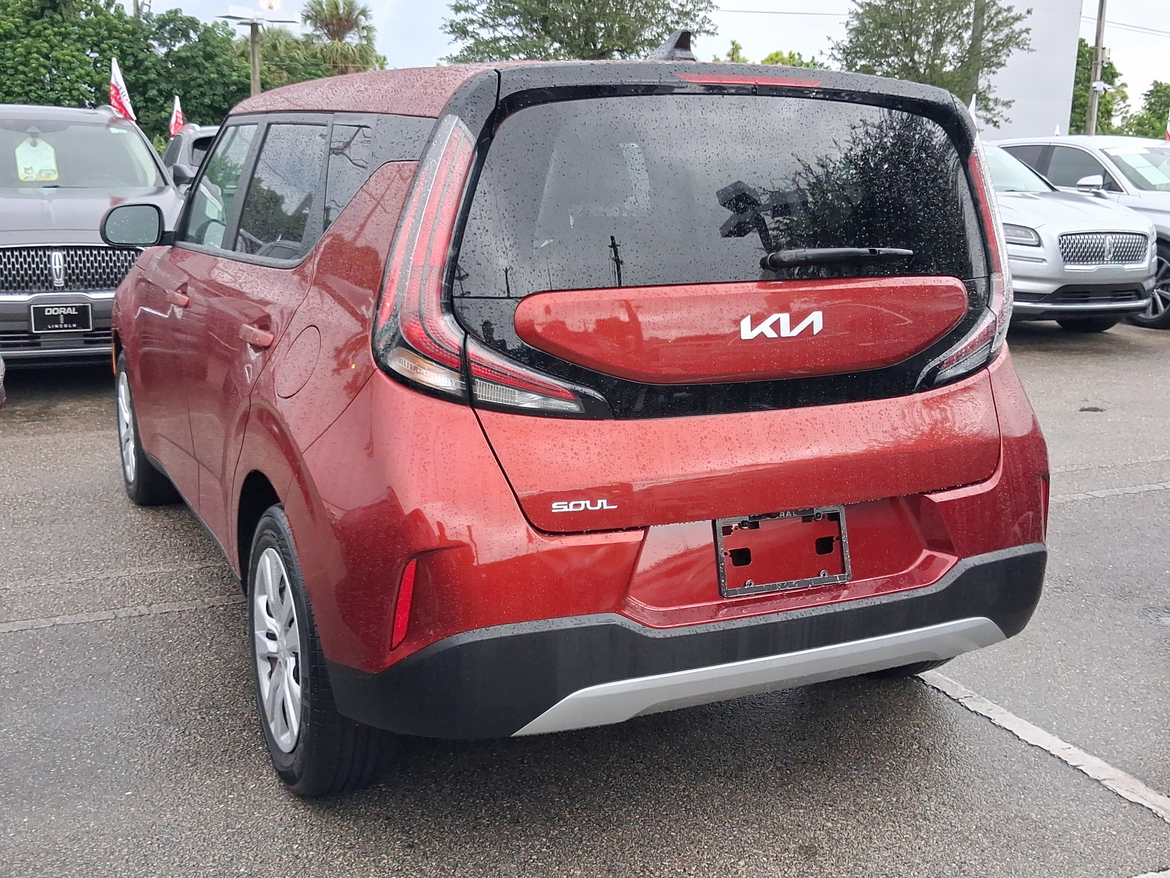Used 2023 Kia Soul LX FWD image 3