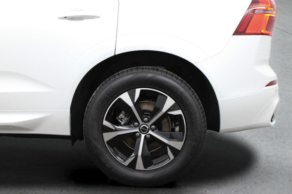 New 2026 Volvo XC60 B5 Core AWD/4WD image 8