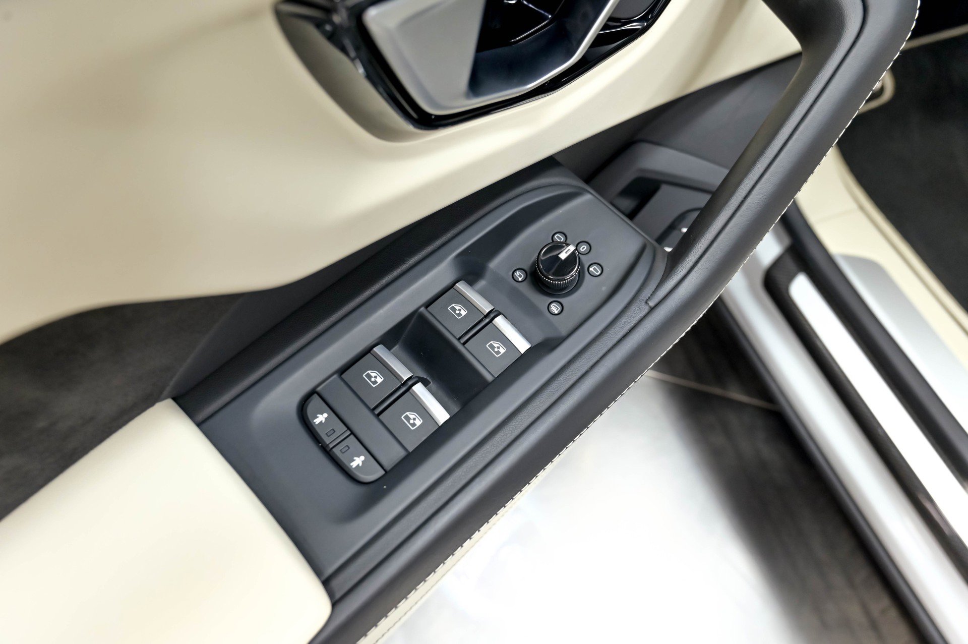 Used 2020 Lamborghini Urus AWD/4WD image 72