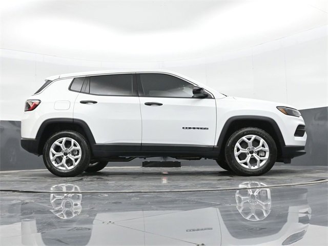 Used 2025 Jeep Compass Sport image 39
