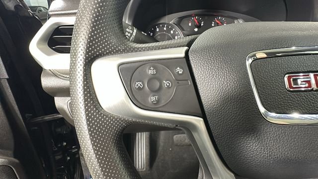 Used 2022 GMC Acadia SLE w/ Driver Convenience Package FWD image 16