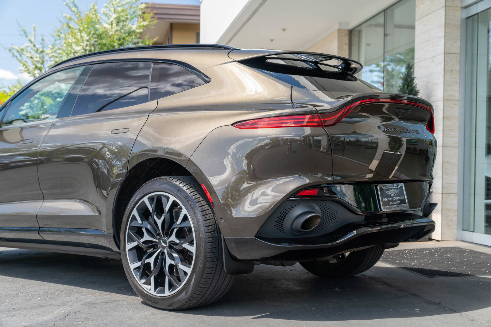 Used 2021 Aston Martin DBX image 51