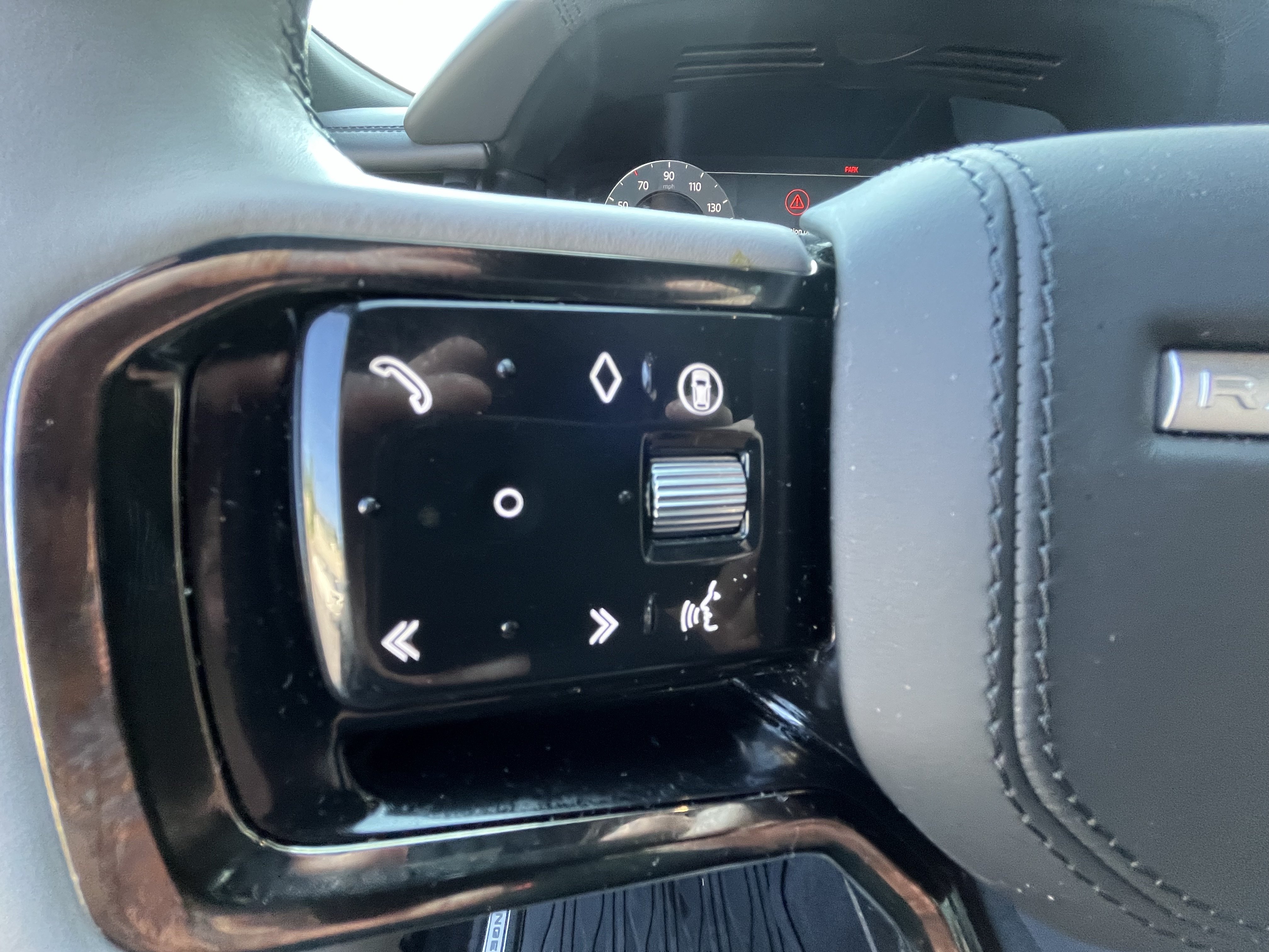 Certified 2026 Land Rover Range Rover Velar Dynamic SE AWD/4WD image 20