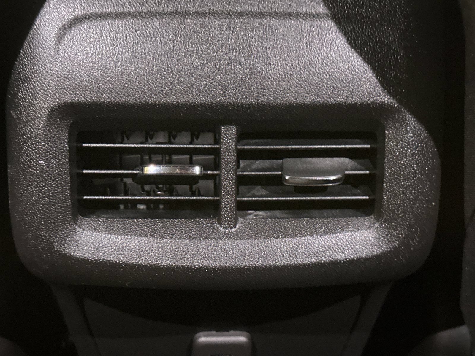 Used 2019 Chevrolet Equinox LT FWD image 16