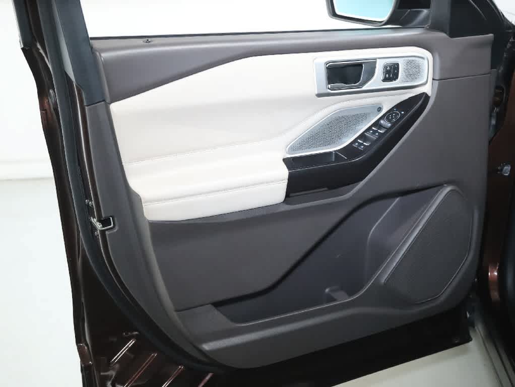 Used 2020 Ford Explorer Platinum w/ Premium Technology Package AWD/4WD image 16