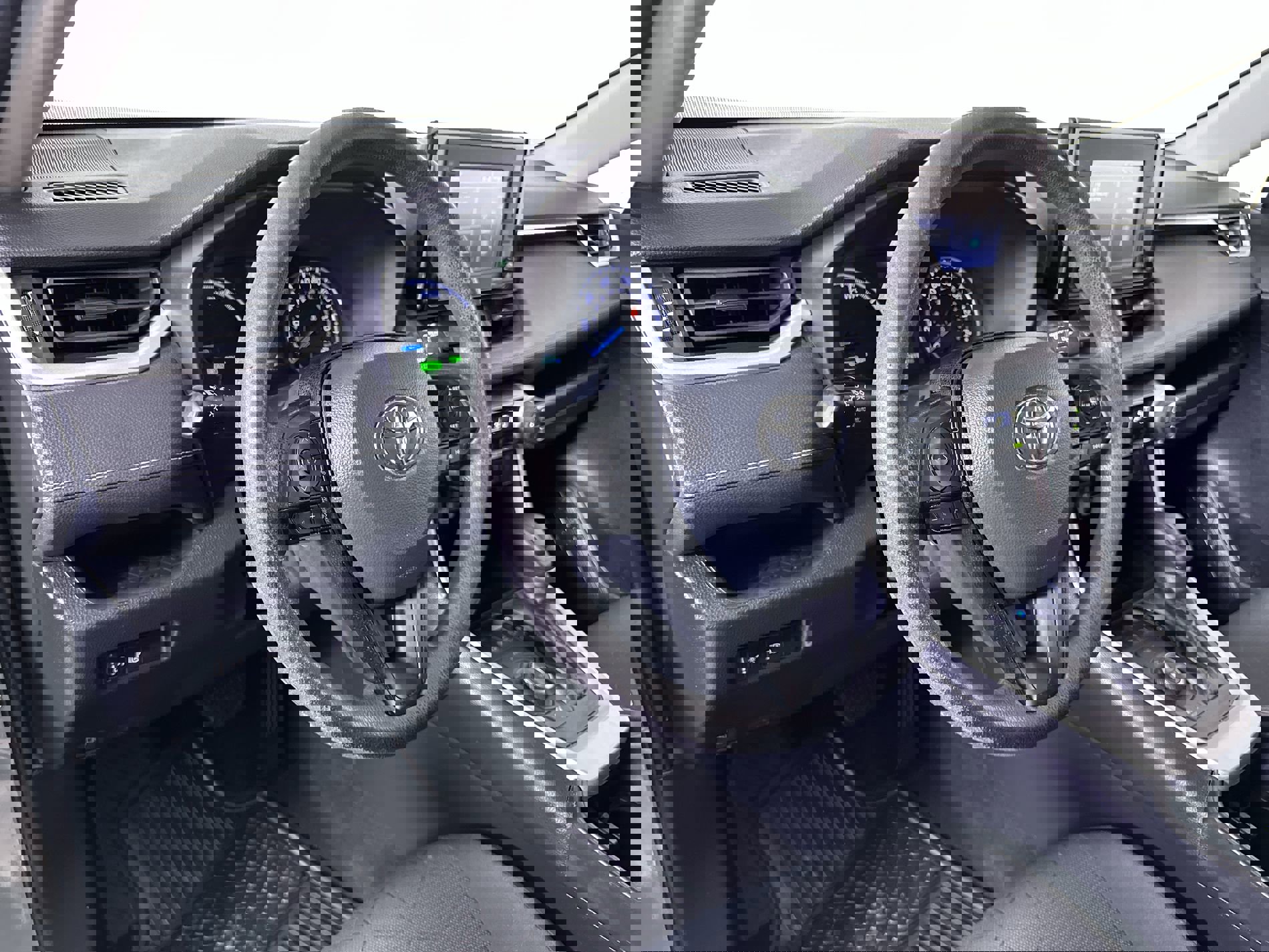 Used 2022 Toyota RAV4 XLE image 46