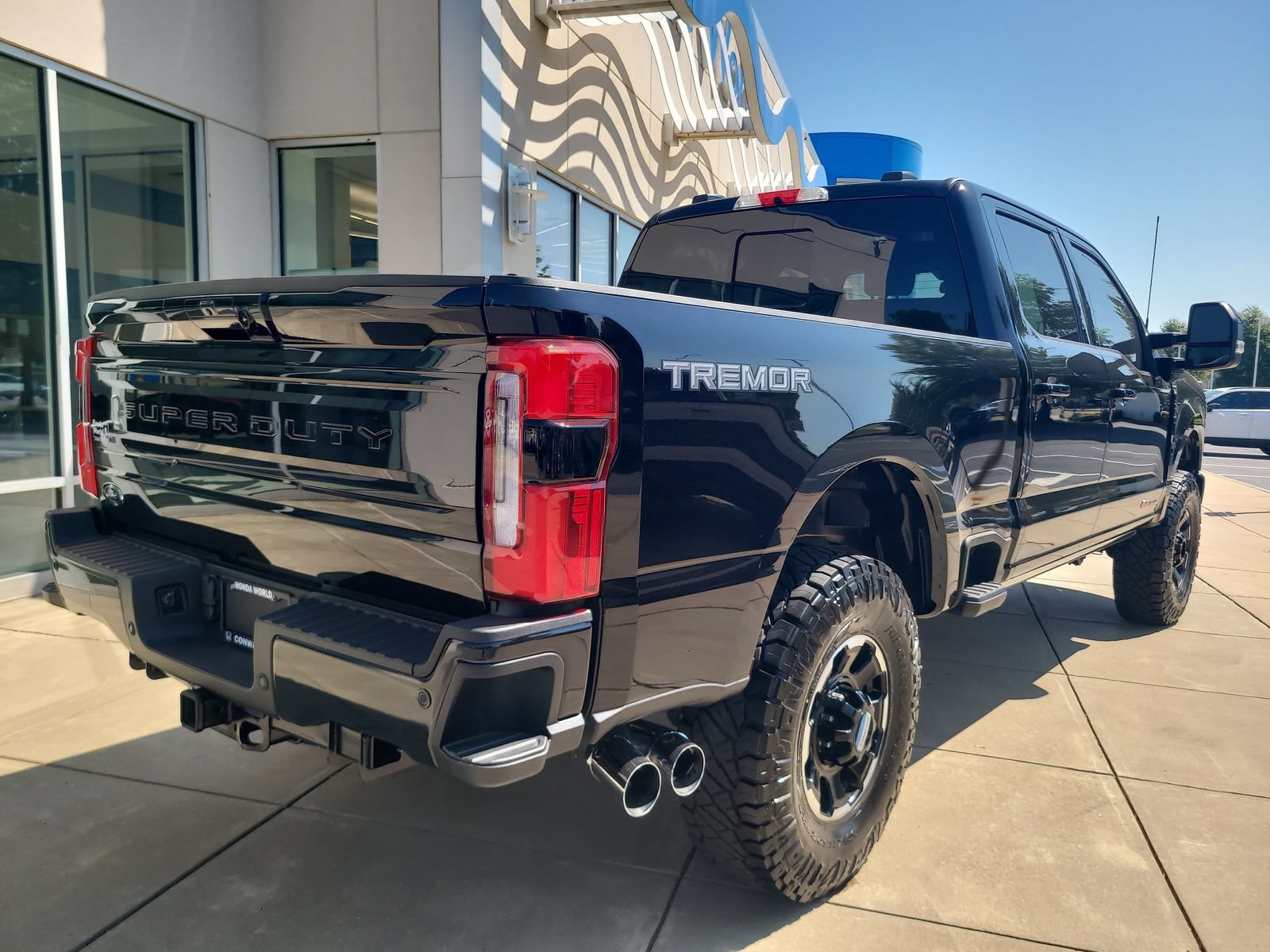 Used 2026 Ford F250 Platinum w/ Tremor Off-Road Package AWD/4WD image 3