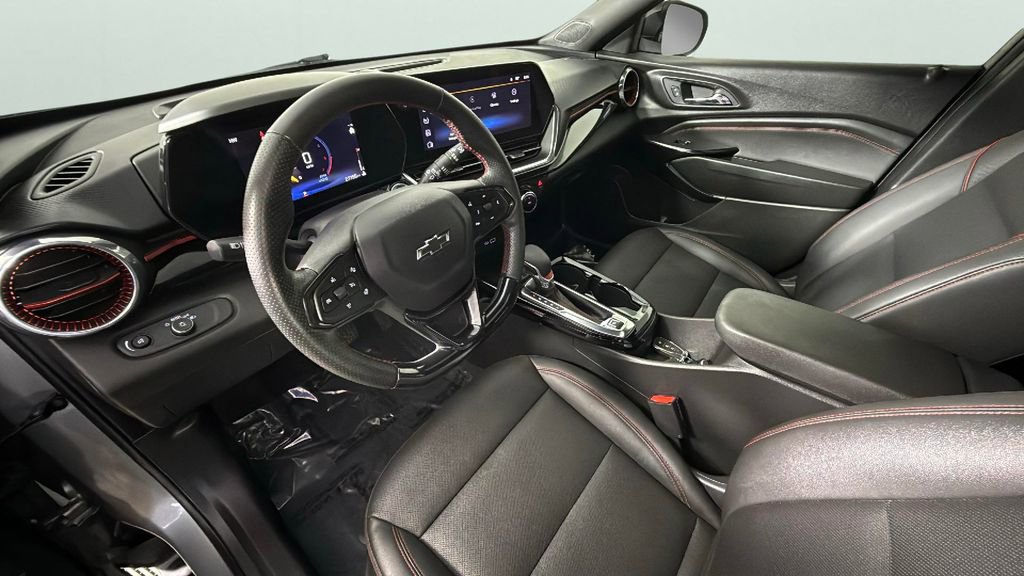 Used 2024 Chevrolet Trax RS w/ Sunroof Package image 18