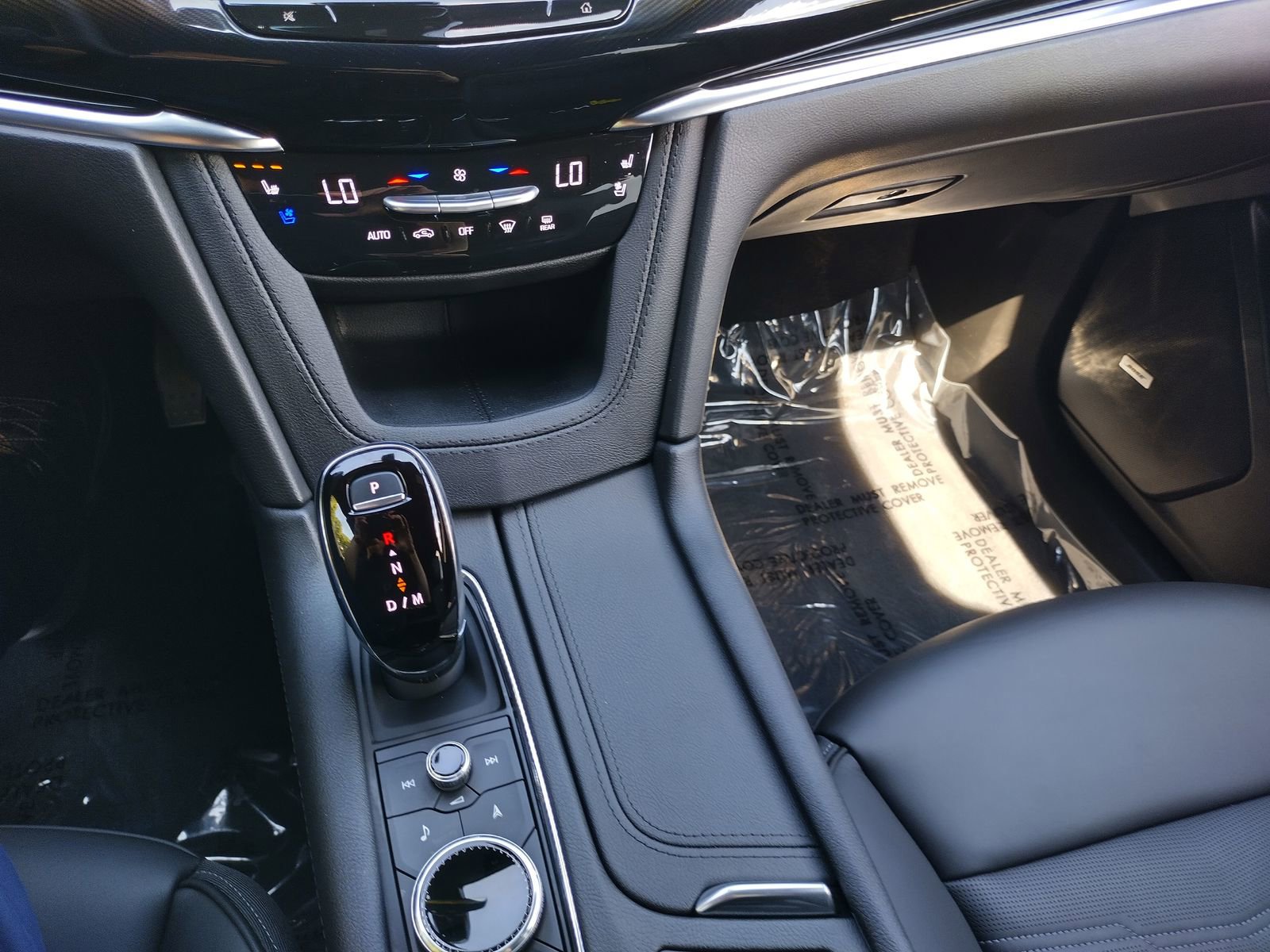 Certified 2025 Cadillac XT6 Premium Luxury w/ Platinum Package image 20